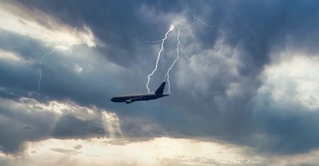 Lufthansa potwierdza. Piorun trafił w samolot lecący do Warszawy