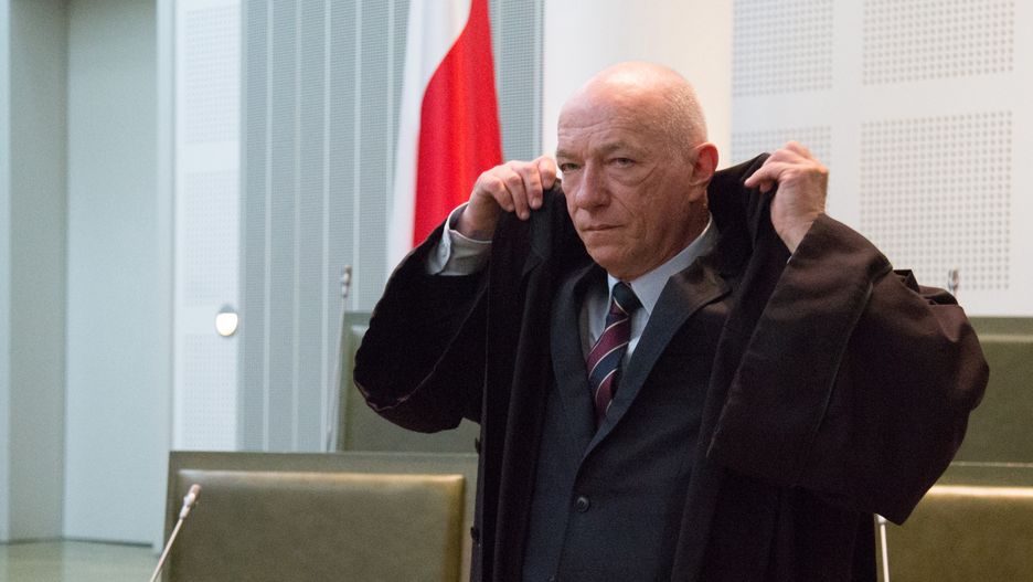 Mecenas Zbigniew Ćwiąkalski zaprzecza, by na piśmie widniał jego podpis
