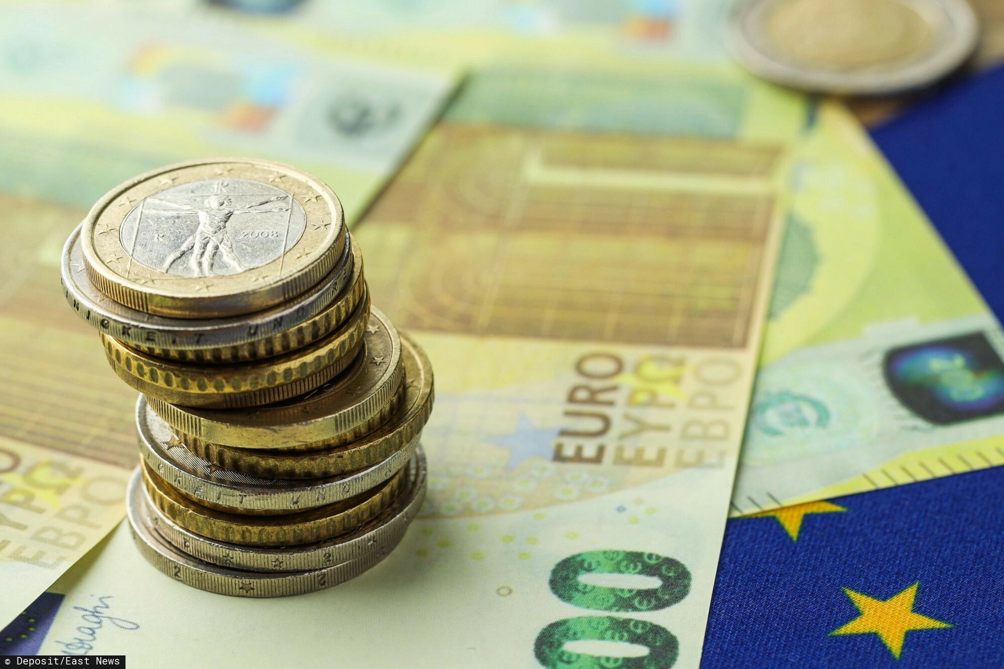 Deposit Photos 2024-12-08
Euro banknotes and coins on European Union flag, closeup