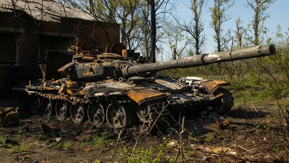 Wojna w Ukrainie - zniszczony rosyjski sprz?t wojskowyDestroyed Russian Tanks in Malaya Rohan, near Kharkiv, Ukraine on May 6, 2022. Russian military forces entered Ukraine territory on Feb. 24, 2022. (Photo by Collin Mayfield/Sipa USA)Collin Mayfield