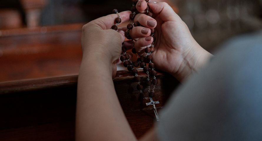 Rusza 24-godzinny różaniec. Modlitewny maraton można obejrzeć na YouTube