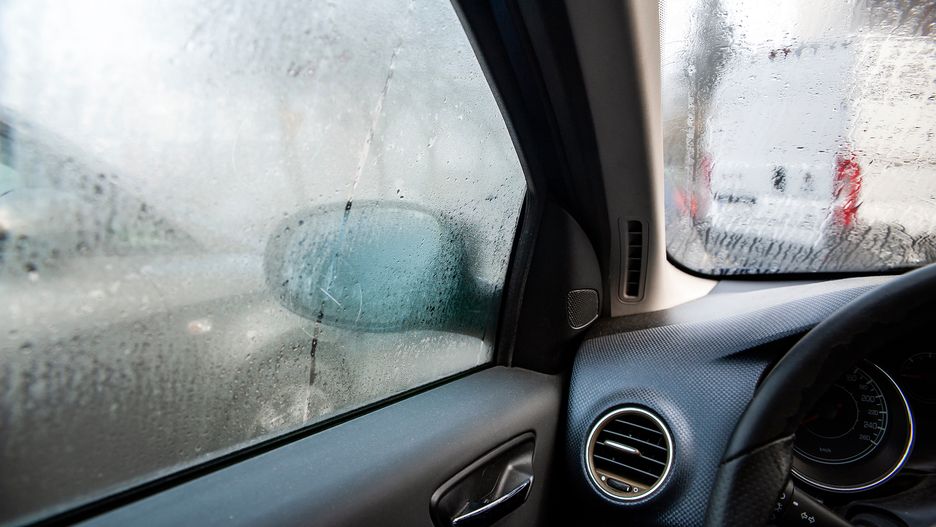 Parujące szyby w aucie