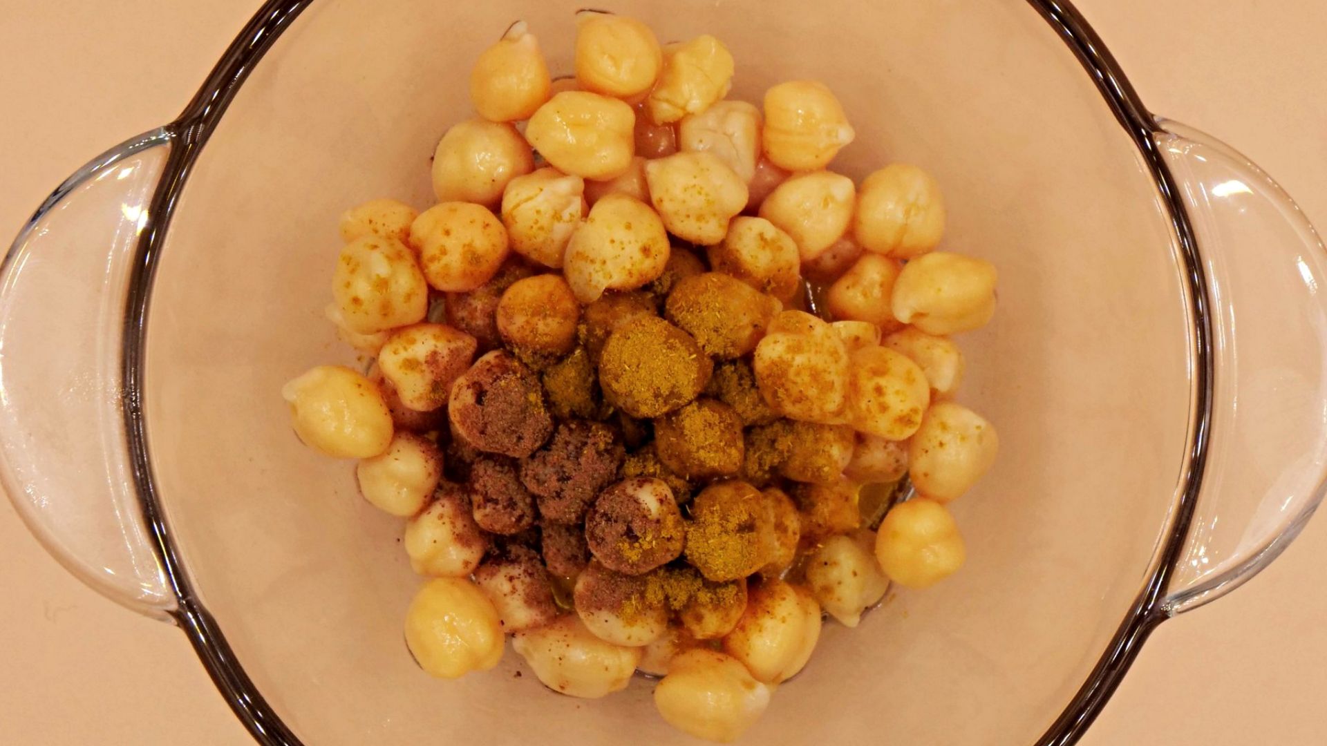 Ciecierzyca to niedrogi, a jednocześnie wartościowy składnik, który wspiera sytość, trawienie i wygląd skóry.