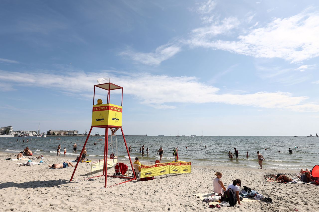 Akcja ratunkowa na plaży. Dzieci trafiły do szpitala