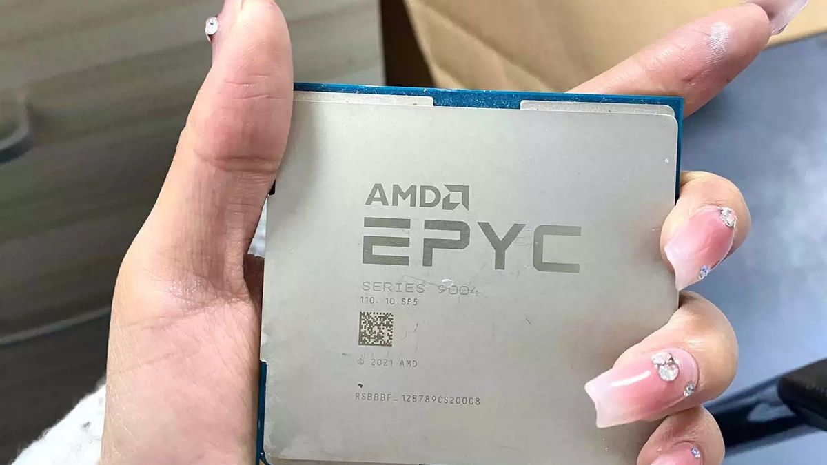 Procesor AMD Epyc 9684X w wersji inżynieryjnej.