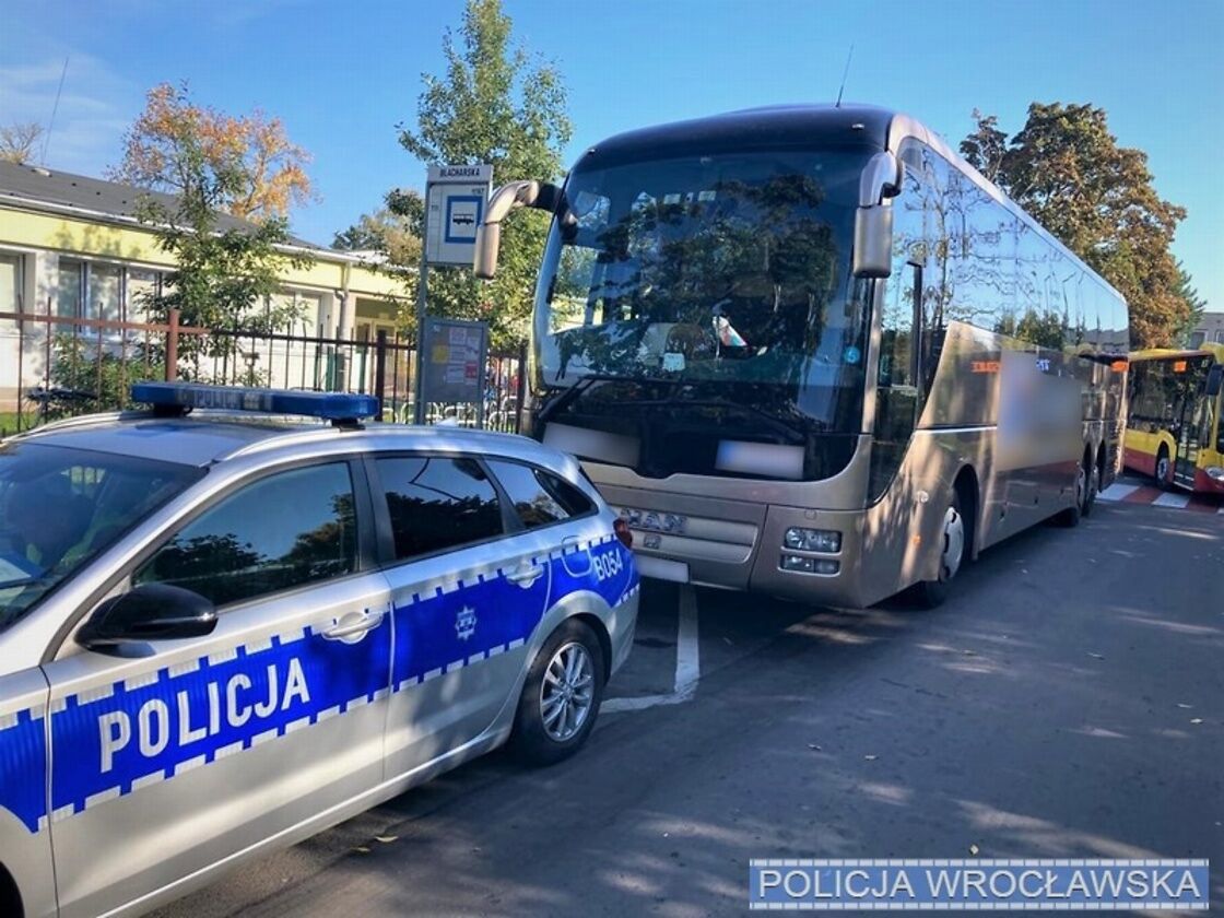 Wrocław. Pijany kierowca szkolnej wycieczki. Wpadł podczas badania