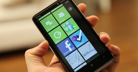 Po co nam smartfony, skoro boimy się mobilnego Internetu?