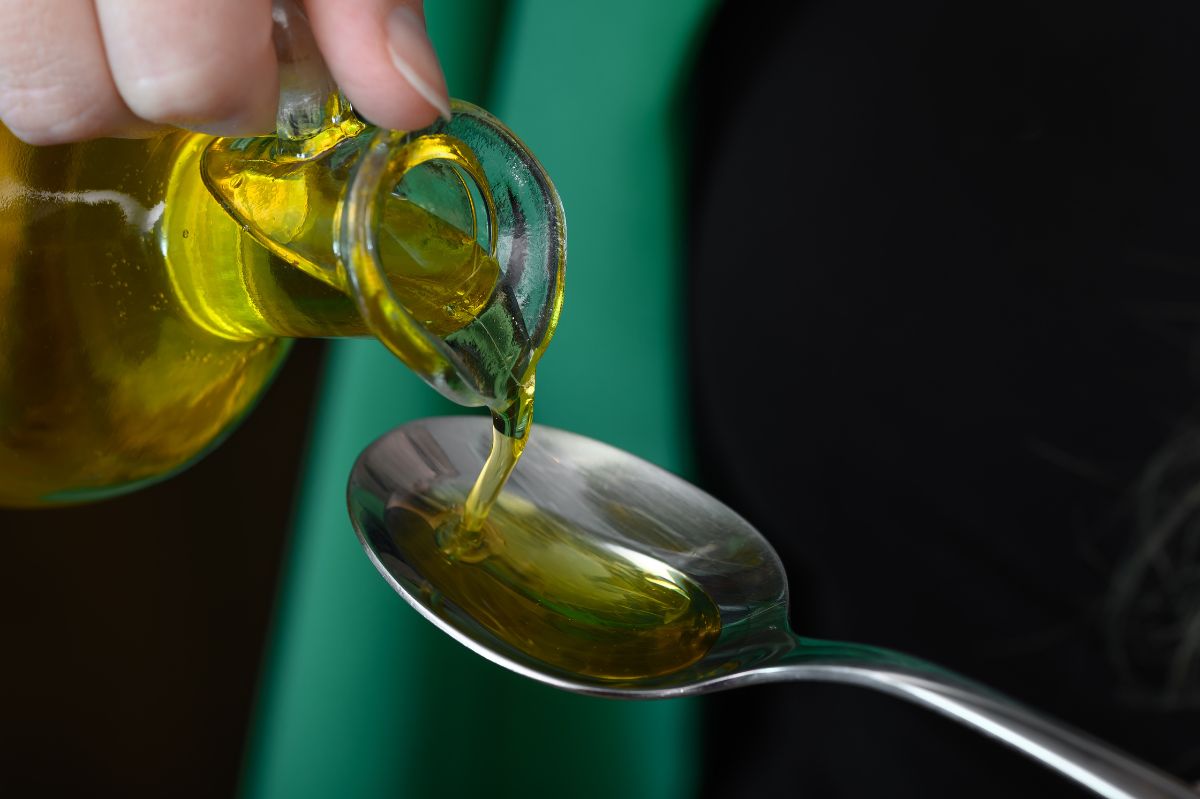 Polski olej zdrowszy od oliwy, a wciąż niedoceniany. Wystarczy jedna łyżeczka dziennie