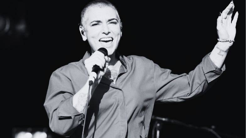 W Irlandii stanął gigantyczny napis ku pamięci Sinead O'Connor