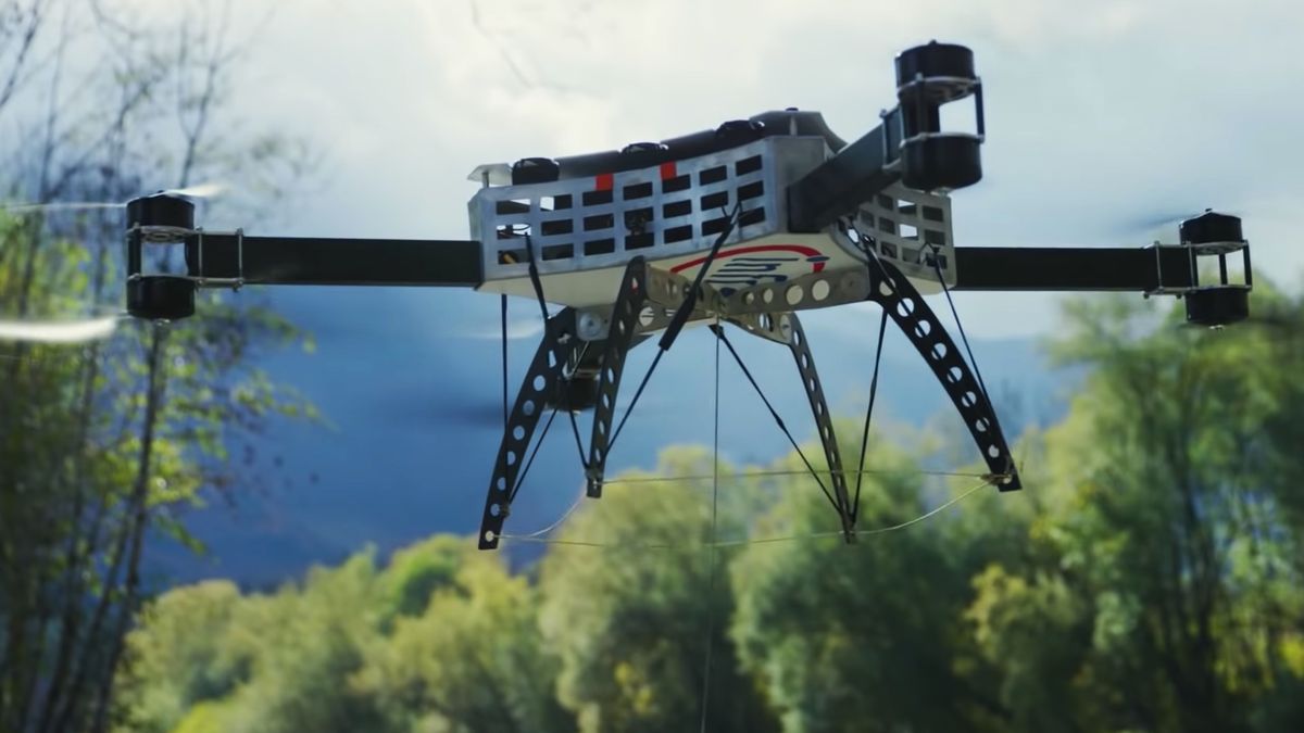 Potężny dron zastąpił motorówkę w wakeskatingu. To dopiero moc! 1