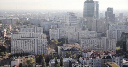 Warszawa w czerwonej strefie? Jest komentarz resortu