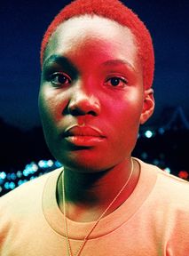 Arlo Parks gra "Ambiguous Desire". Nie przegapcie koncertu w Warszawie!