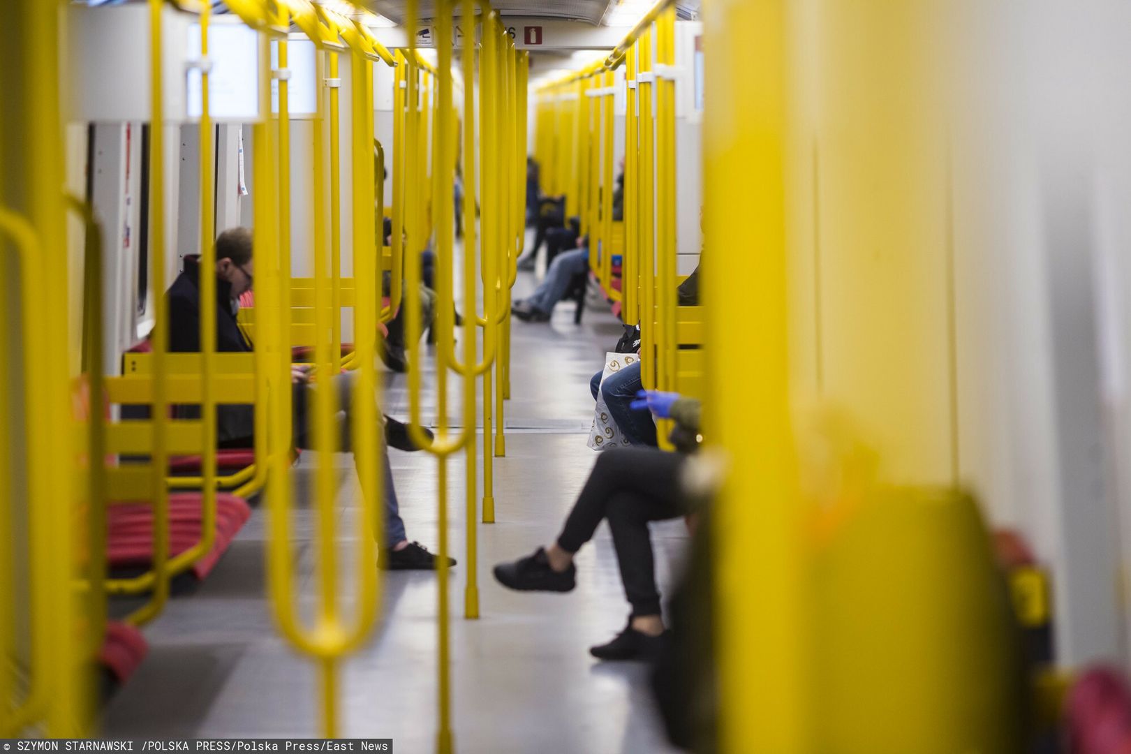 Zboczeniec w warszawskim tramwaju. Zrobił to przy 19-latce