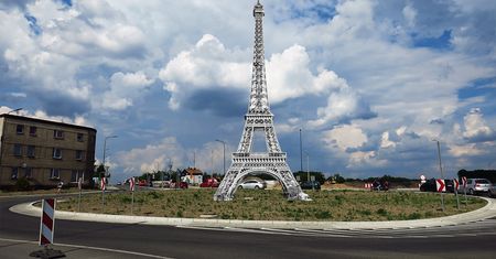 Wieża Eiffla na rondzie w Rybniku. Pojawi się w dzielnicy nazywanej "Paryżem"