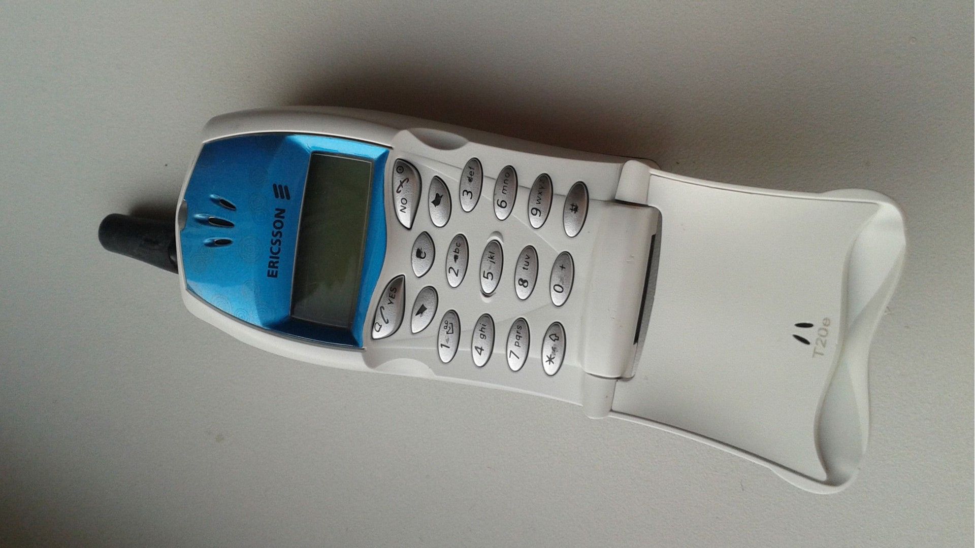 Pancerne smartfony. Ericsson R310, Sonim, Samsung Solid, Caterpillar i inne, niezniszczalne telefony 2