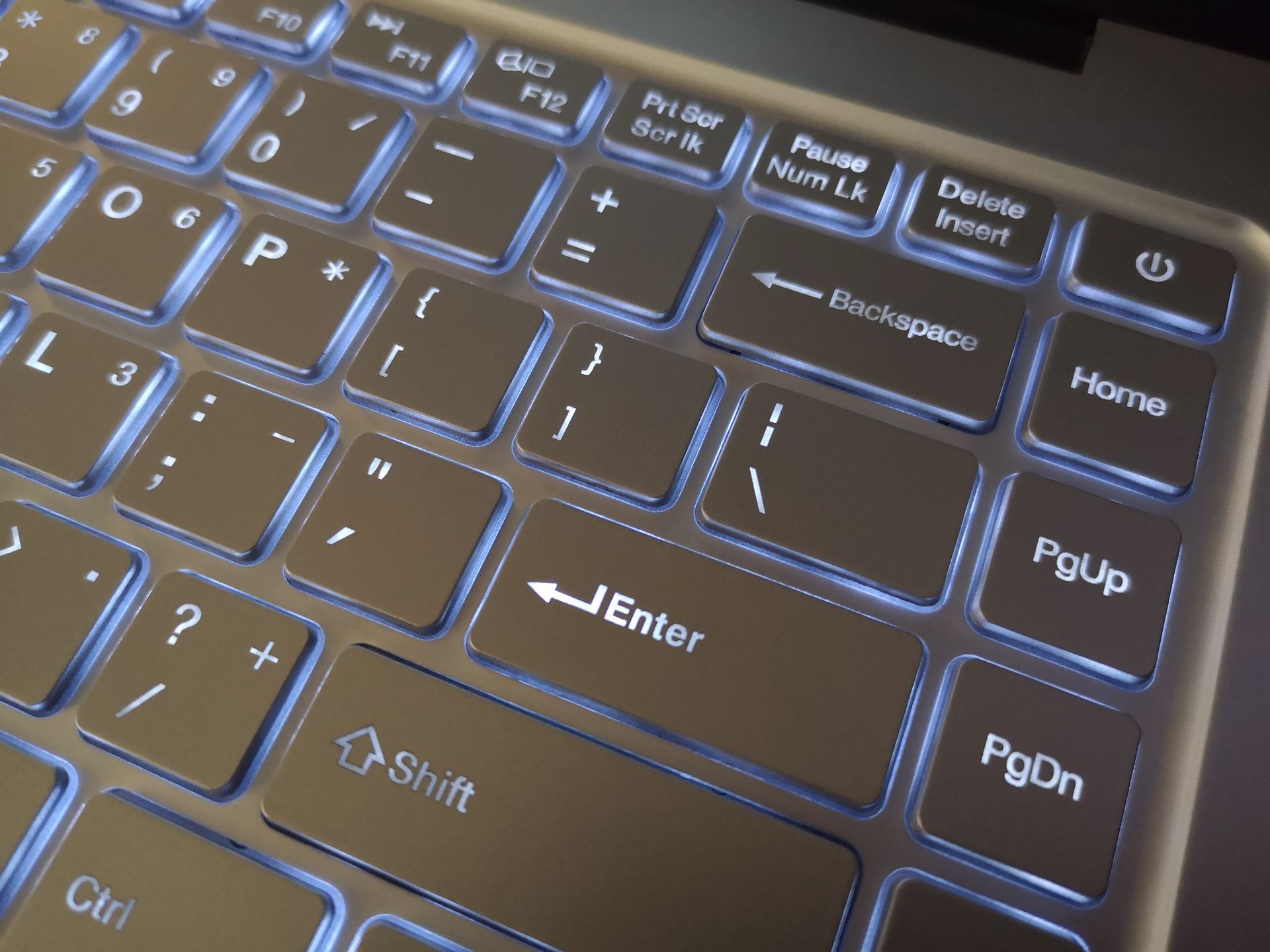 Kiano Elegance 14.2 Pro – test lekkiego laptopa z zestawem programów dla firm 11