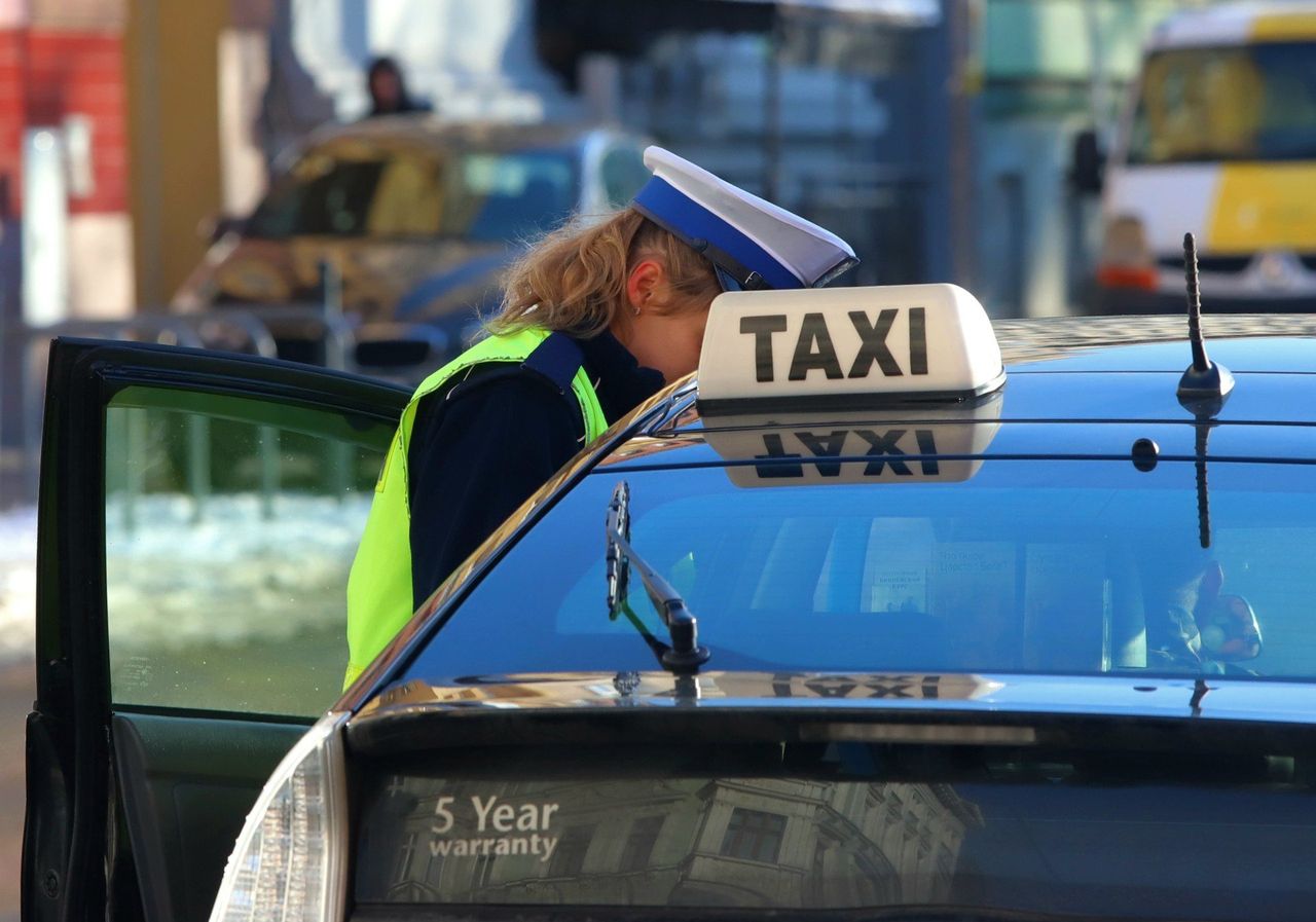 Mandat dla pasażera za brak pasów i nie tylko! Za to grozi kara do 5000 zł nawet w taksówkach