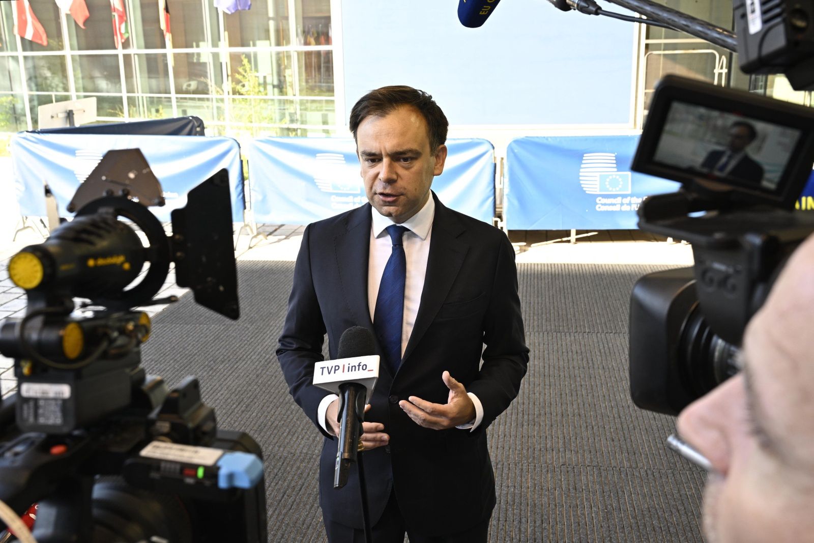 Andrzej Doma�ski
Luksemburg, 20.06.2025. Przewodnictwo Polski w Radzie UE. Minister finans�w Andrzej Doma�ski przed rozpocz�ciem posiedzenia unijnej Komisji ds. Gospodarczych i Finansowych w Luksemburgu, 20 bm. (amb) PAP/Wiktor D�bkowski
Wiktor D�bkowski
doorstep, polityk, polityka, rada, spotkanie, UE, unia europejska