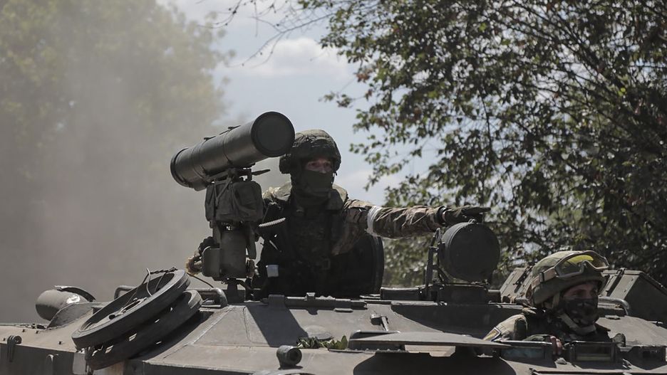 A handout photo made available by the Russian Defence Ministry press-service on 12 September 2022 shows Russian servicemen driving an armoured personnel carrier (APC) at an undisclosed location in the Kherson region, Ukraine. On 24 February 2022 Russian troops entered the Ukrainian territory in what the Russian president declared a 'Special Military Operation', starting an armed conflict that has provoked destruction and a humanitarian crisis. EPA/RUSSIAN DEFENCE MINISTRY PRESS SERVICE HANDOUT -- BEST QUALITY AVAILABLE -- MANDATORY CREDIT -- HANDOUT EDITORIAL USE ONLY/NO SALES Dostawca: PAP/EPA.