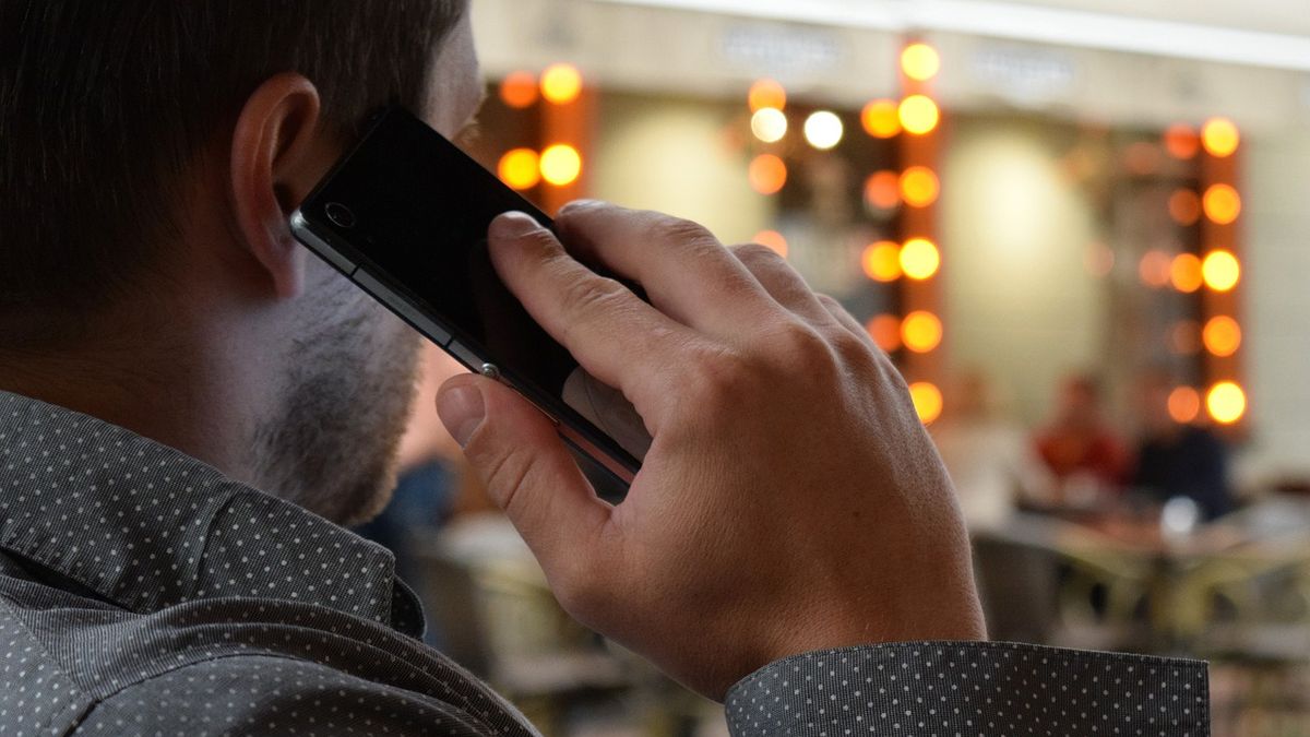 Odbierasz telefon w ten sposób? Możesz paść ofiarą oszustów!