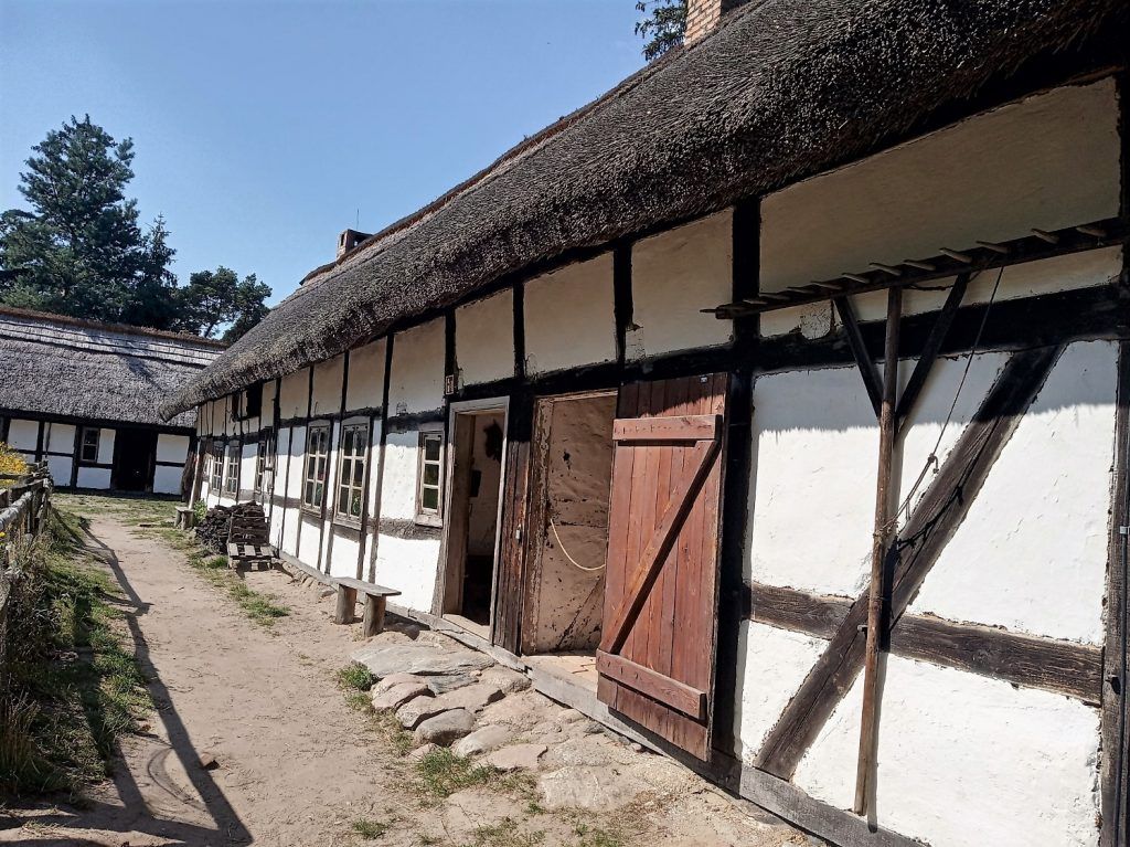 muzeum wsi słowińskiej w klukach