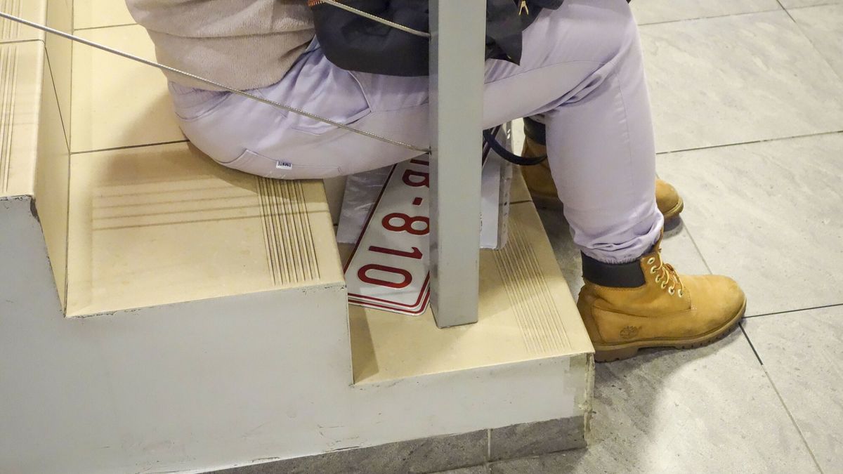 W niektórych wydziałach komunikacji trzeba się przygotować na kilka godzin oczekiwania (fot. Piotr Kamionka/REPORTER)