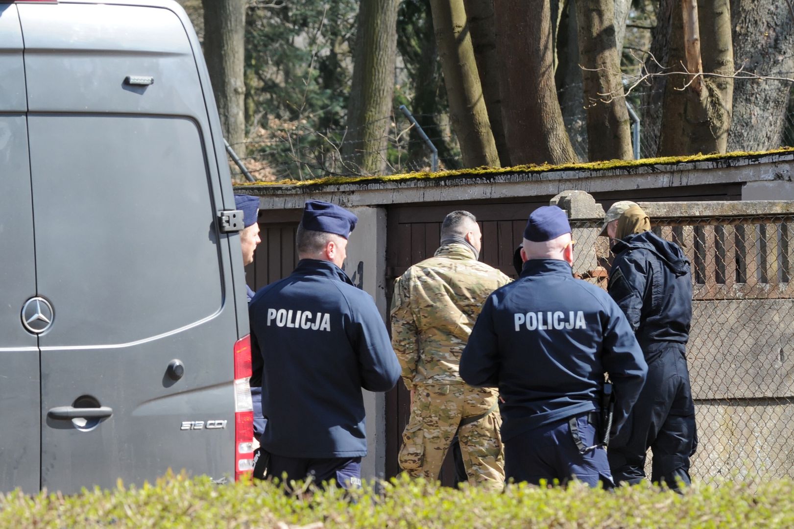 policja
Marcin Bielecki
4 marca, garazu, gara�, materia�y, niebezpieczne, policja, substancje, wybuchowe, znalezisko