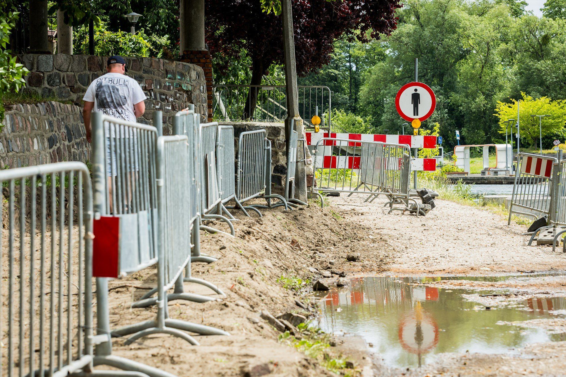 Ruszyła długo wyczekiwana inwestycja, dzięki której bulwar na odcinku od ulicy Krakowskiej ulicy Żabiej zostanie odnowiony. Wykonawcą zadania jest firma Strabag, a wartość prac oszacowano na 35,8 mln złotych.