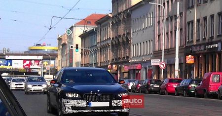 Wycieczka do Pragi - BMW serii 7 (F01) po faceliftingu przyłapane w Czechach