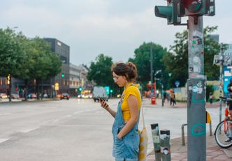 Włosi walczą ze smartfonowymi zombie. Pierwszy taki alarm dla pieszych