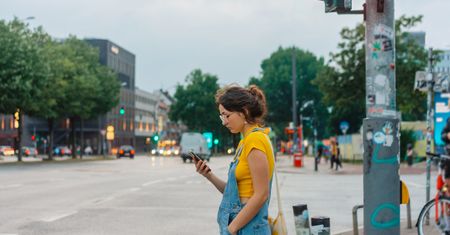 Włosi walczą ze smartfonowymi zombie. Pierwszy taki alarm dla pieszych