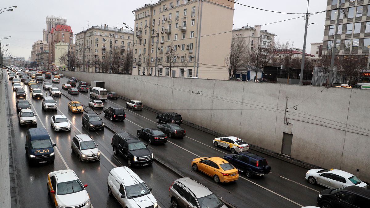 MOSCOW, RUSSIA - DECEMBER 27, 2019: Cars stuck in a traffic jam in central Moscow. Gavriil Grigorov/TASS (Photo by Gavriil Grigorov\TASS via Getty Images)