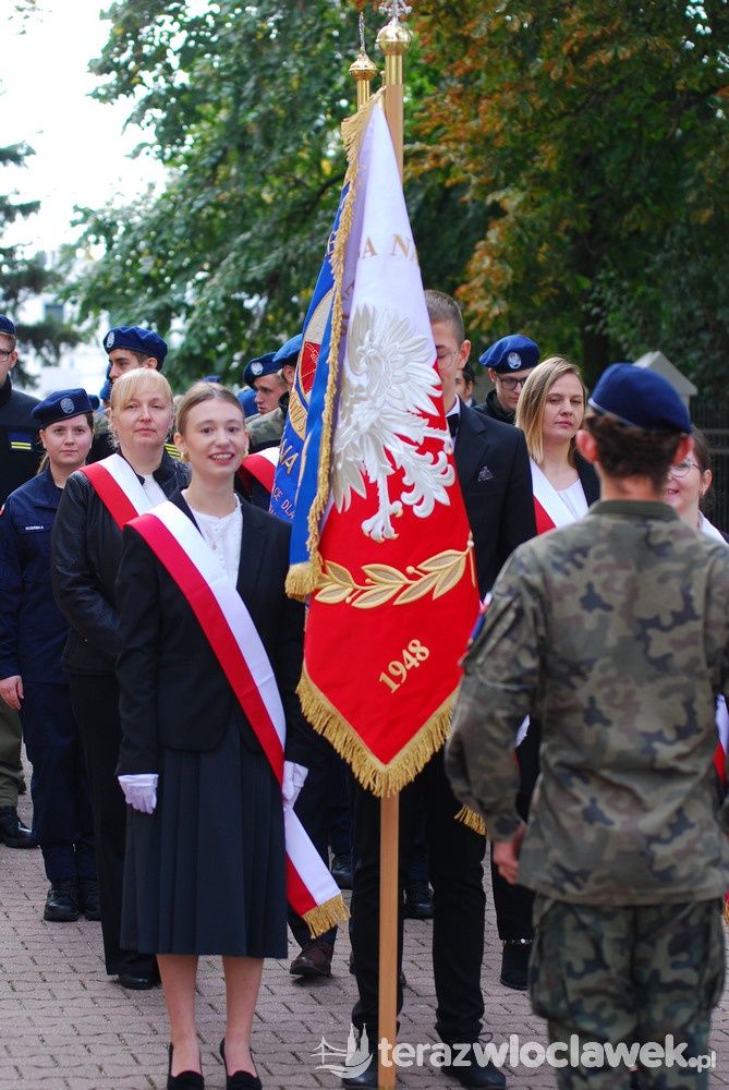 Otwarcie nowego budynku Zespołu Szkół w Kowalu i sztandar