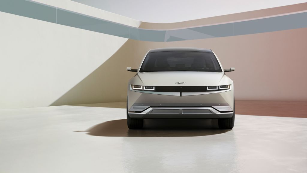 Odświeżonego Ioniqa poznacie przede wszystkim po kamerach zamiast lusterek