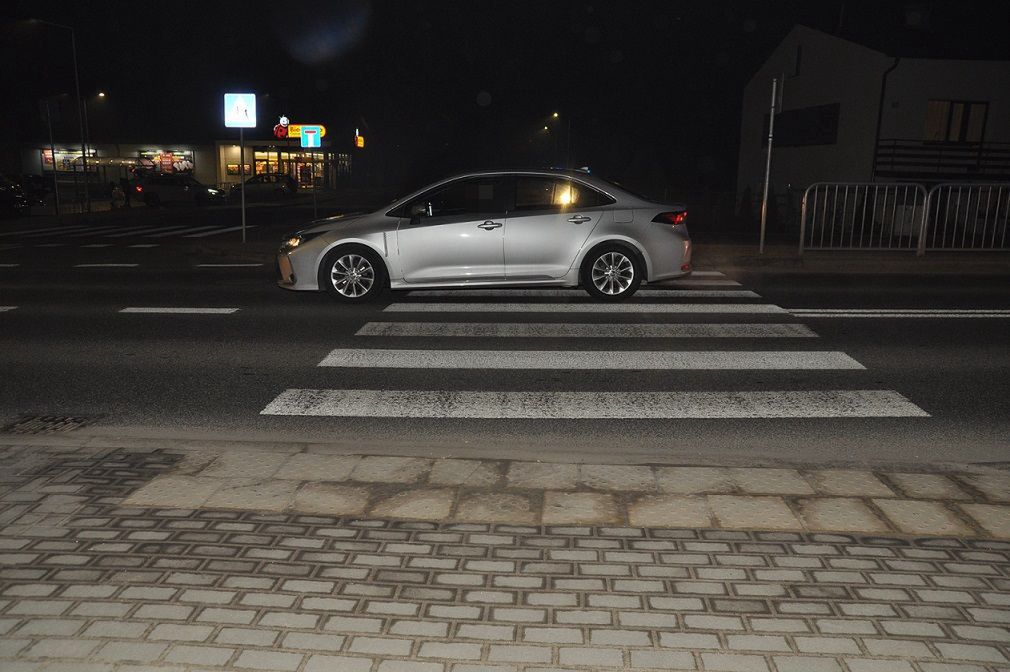 Wypadek na przejściu dla pieszych w Białej Podlaskiej. 73-letnia kobieta trafiła do szpitala