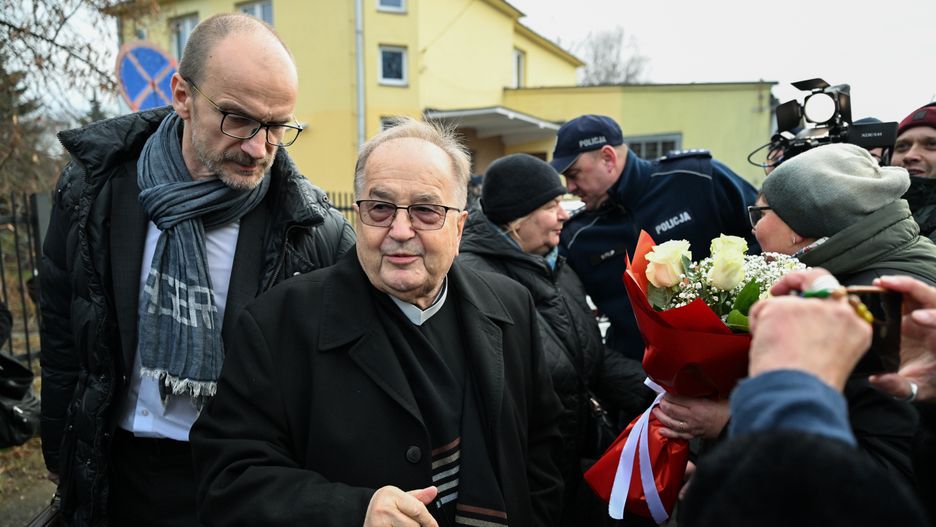 Tadeusz Rydzyk
Darek Delmanowicz
muzeum, muzeum jana paw�a II, o. tadeusz rydzyk, ojciec tadeusz rydzyk, prokuratura, prokuratura regionalna, przes�uchanie, tadeusz rydzyk, wezwanie