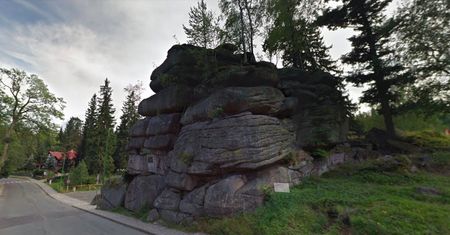 Szklarska Poręba. Pijany wszedł na skałki. Bał się zejść i zaczął się rozbierać