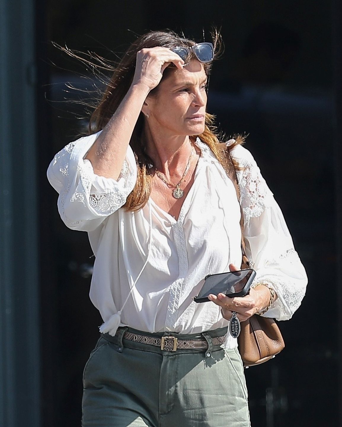 Naturalna Cindy Crawford podczas wizyty u fryzjera