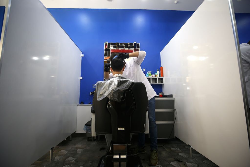 Salony fryzjerskie otwarte od 18 maja. Niektóre już czekają na klientów