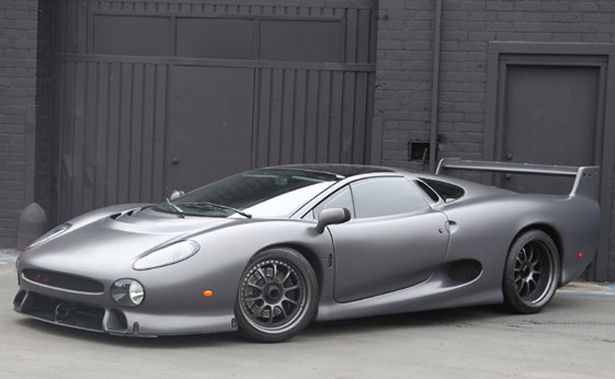 Szaleństwo na sprzedaż - Jaguar XJ220S na aukcji