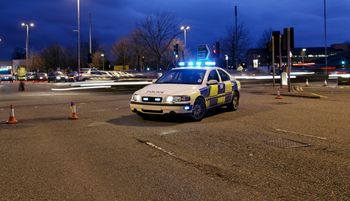 Poranny horror. Wciągnął nastolatkę w krzaki. Doniesienia z UK