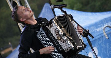 Duet Gajda na płockich bulwarach. Muzyczna podróż na skrzypce i akordeon