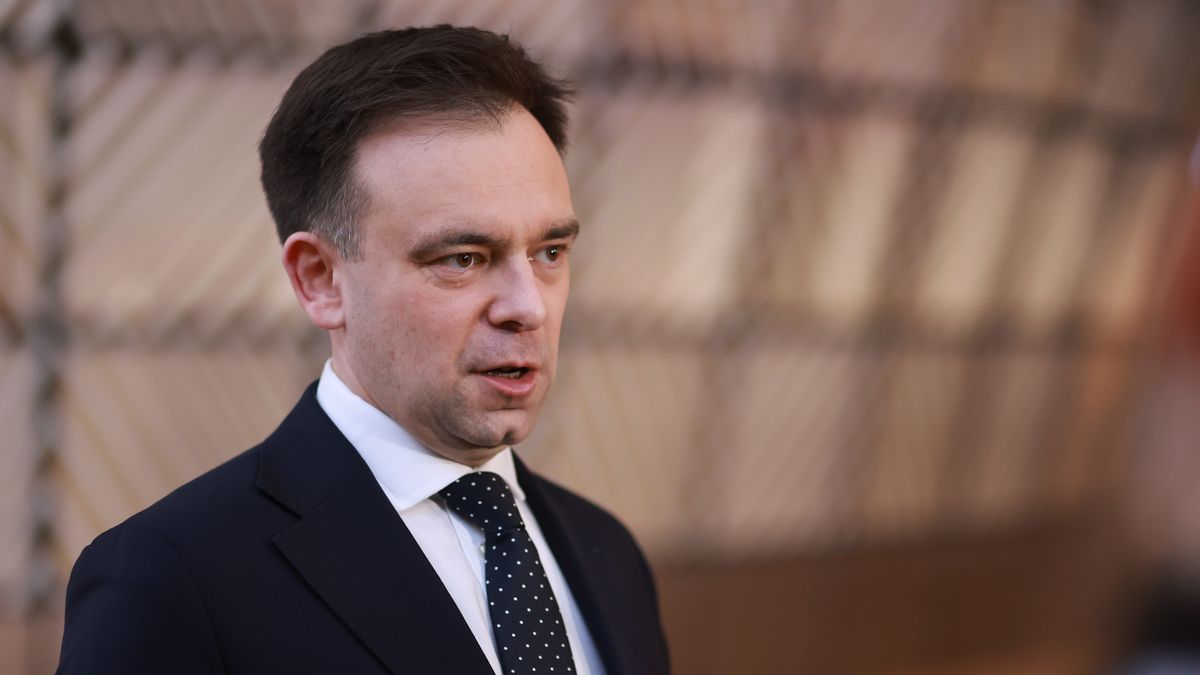 Polish Finance and Economy Minister Andrzej Domanski during a Eurogroup Finance ministers meeting in Brussels, Belgium, 16 February 2026. Ministers are set to discuss the draft Council recommendation on the economic policy of the euro area for 2026 and exchange views on measures aimed at strengthening the international role of the euro. EPA/Olivier Hoslet Dostawca: PAP/EPA.