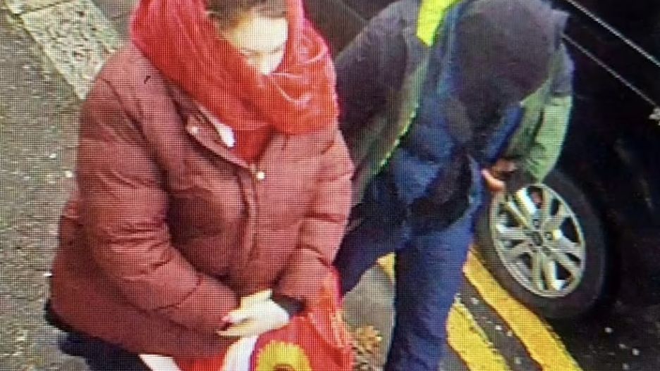 Fotografia z miejskiego monitoringu pozwoliła ustalić, że uciekająca przed pościgiem para nie ma przy sobie dziecka