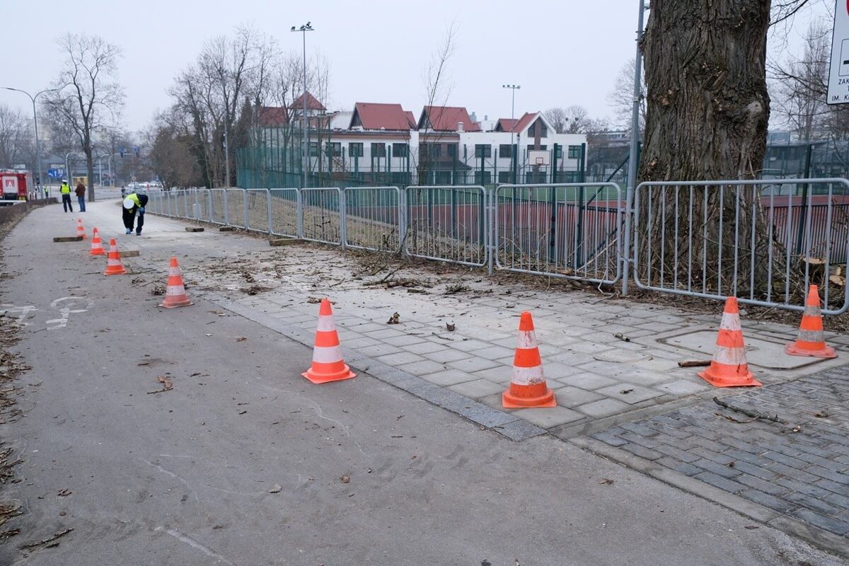 Podnośnik stoczył się na ul. Poniatowskiego w Lublinie