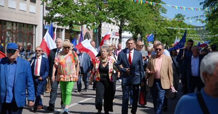 Tradycyjny pochód pierwszomajowy przeszedł ulicami Włocławka