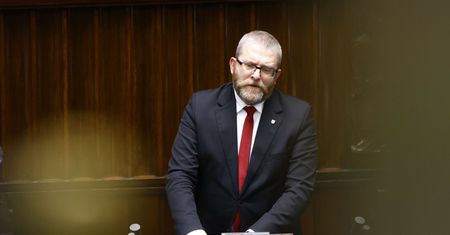 Braun porównał Morawieckiego do Jaruzelskiego. Czarzasty zareagował