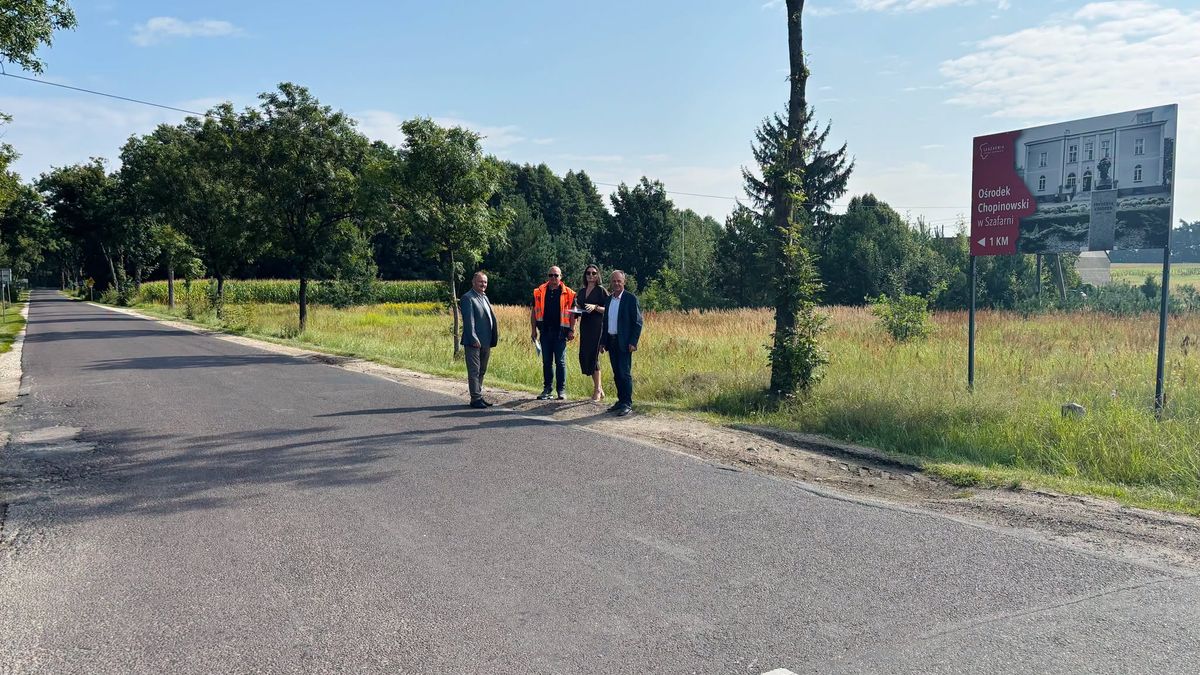 Jeden z odcinków prowadzi do Ośrodka Chopinowskiego w Szafarni