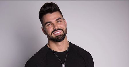 Koronawirus. Paweł z "Love Island" podważa fakty: "Otwórzcie oczy!"
