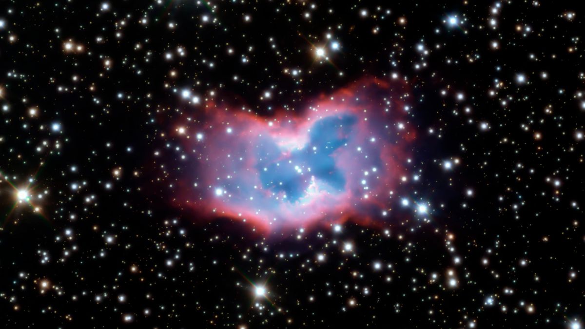 Przepiękna mgławica wygląda jak motyl. Znajduje się ponad 3000 lat świetlnych od Ziemi 1